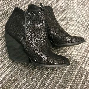 Very Volatile Los Angeles black wedge booties